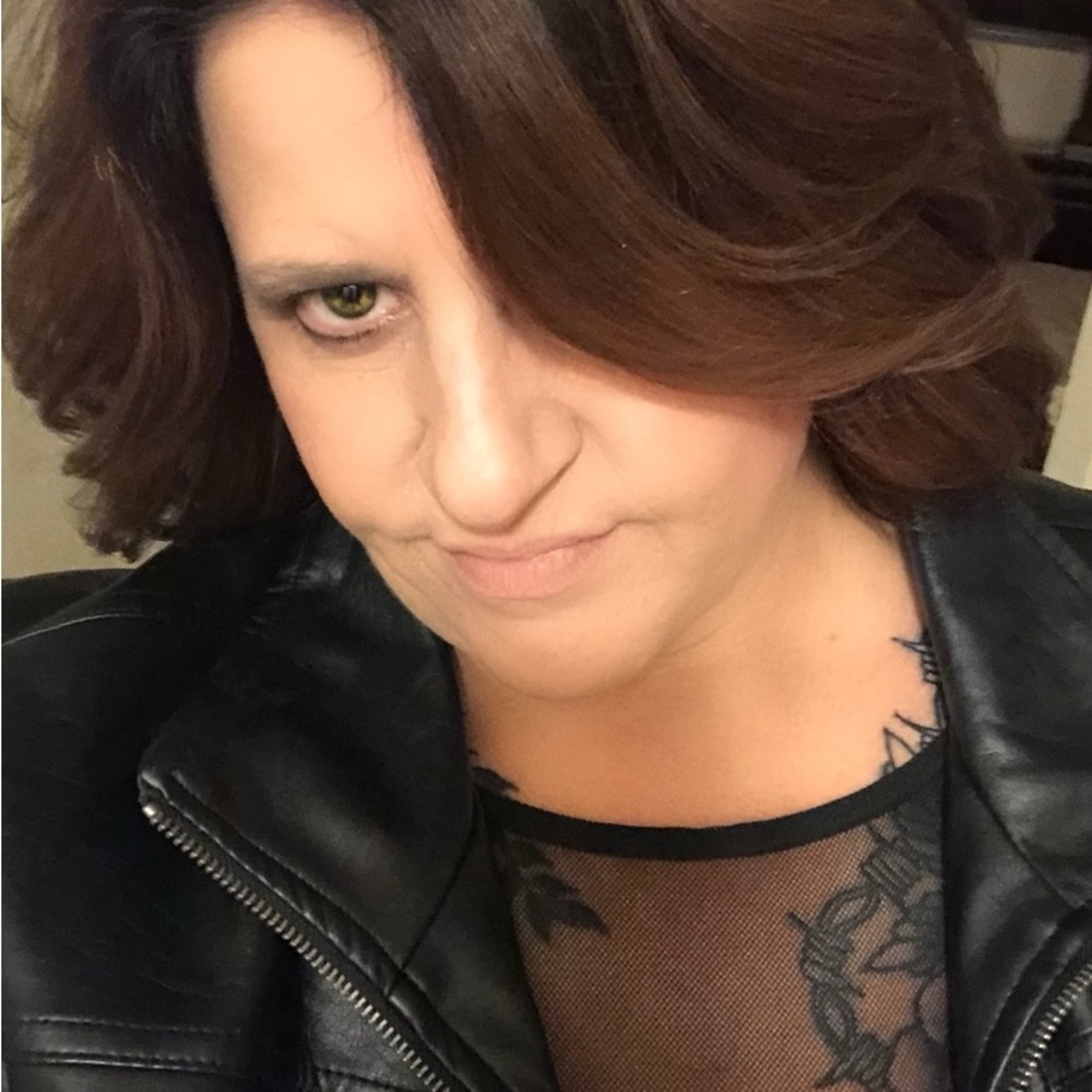 Hi! My name is Susan. Thank you for stopping by my closet. Happy Poshing!